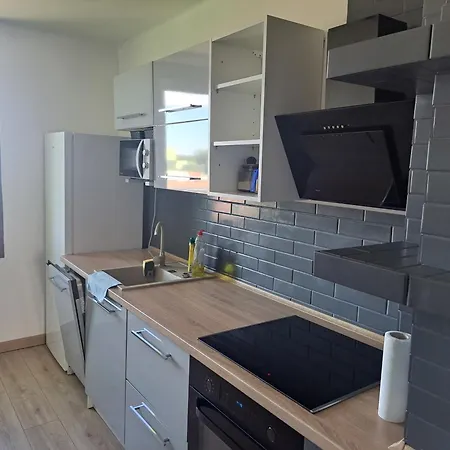 21 Apartment *